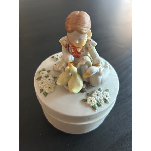 Porcelain Figurine Trinket Box A Mothers Touch Holly Hobbie 1980 Limited Edition - Picture 1 of 7